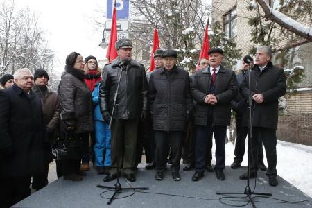 Г.А. Зюганов и П.Н. Грудинин открыли памятную доску Маршалу Советского Союза В.Г. Куликову в Москве