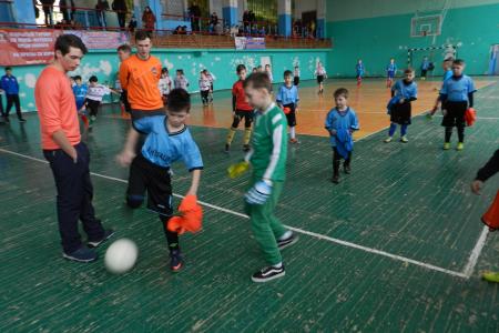 Спортклуб КПРФ провел детский футбольный турнир на Донбассе