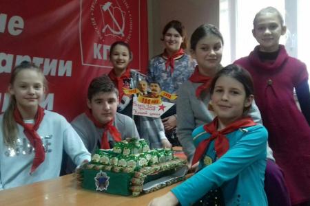 Севастопольские пионеры провели два собрания, посвященные столетию Красной Армии