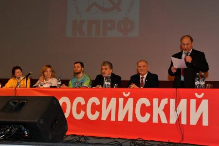 Чиновники должны работать для людей