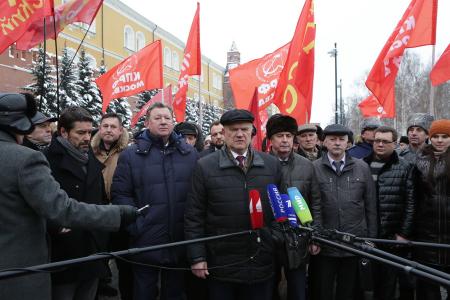 «Русская правда сильней их наглости». Г.А. Зюганов возложил цветы у Кремлевской стены в связи с 75-летием Победы в Сталинградской битве