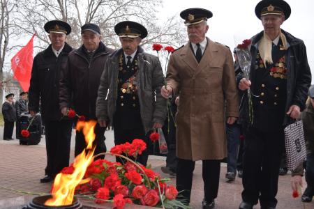 Севастопольские коммунисты отметили столетие Советской Армии и Военно-Морского Флота