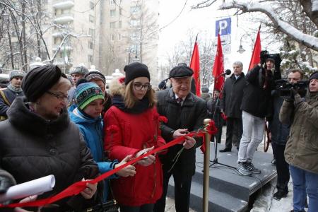 Г.А. Зюганов и П.Н. Грудинин открыли памятную доску Маршалу Советского Союза В.Г. Куликову в Москве