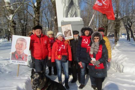 Ивановская область. Кинешемские коммунисты провели праздничный автопробег в честь 100-летия Красной Армии
