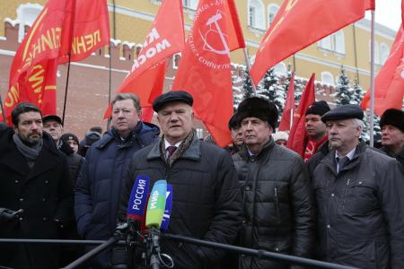 «Русская правда сильней их наглости». Г.А. Зюганов возложил цветы у Кремлевской стены в связи с 75-летием Победы в Сталинградской битве