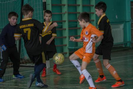 Спортклуб КПРФ провел детский футбольный турнир на Донбассе