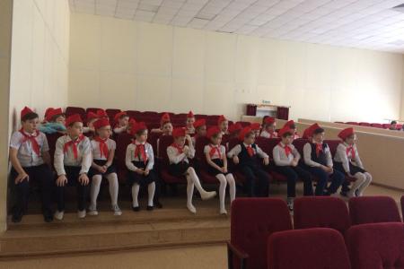 Пионеры Новосибирска рассказали своим сверстникам о пионерах-героях
