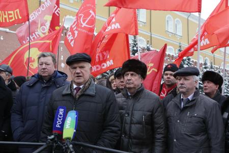 «Русская правда сильней их наглости». Г.А. Зюганов возложил цветы у Кремлевской стены в связи с 75-летием Победы в Сталинградской битве