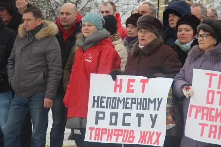 Новгородские коммунисты провели повторный митинг против роста тарифов на услуги ЖКХ