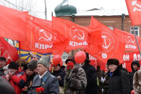 С Днем рожденья, народная армия! Новосибирские коммунисты провели шествие и митинг