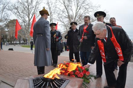 Севастопольские коммунисты отметили столетие Советской Армии и Военно-Морского Флота
