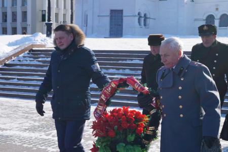 Нижегородские коммунисты возложили цветы к Вечному Огню накануне 100-летия РККА