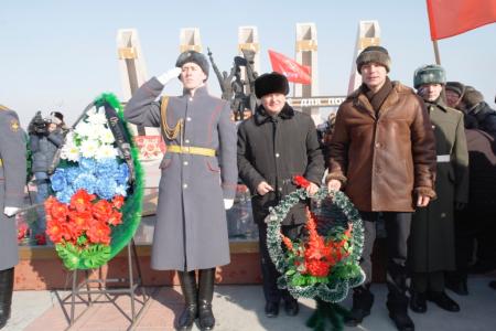 В день100-летия Рабоче-крестьянской Красной Армии коммунисты Забайкалья возложили цветы к Вечному огню