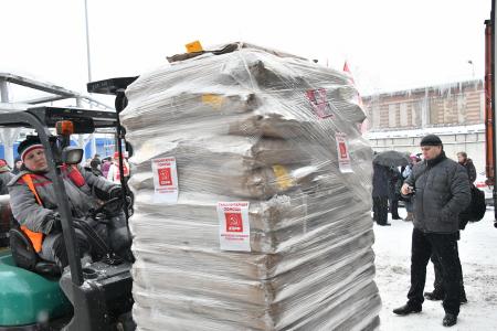 Геннадий Зюганов: Очень благодарны Павлу Грудинину за помощь многострадальному Донбассу