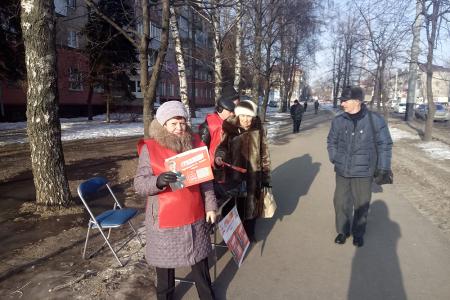 Тамбов. Коммунисты Октябрьского райкома продолжают агитационную кампанию