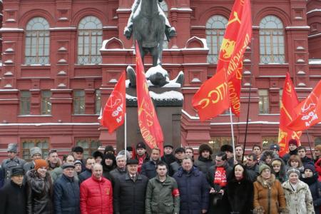 «Русская правда сильней их наглости». Г.А. Зюганов возложил цветы у Кремлевской стены в связи с 75-летием Победы в Сталинградской битве
