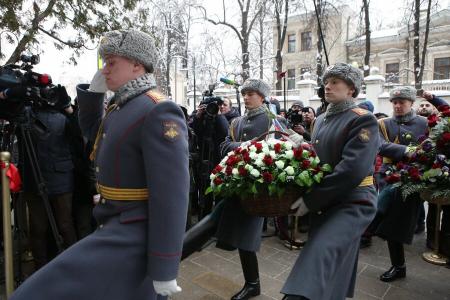 Г.А. Зюганов и П.Н. Грудинин открыли памятную доску Маршалу Советского Союза В.Г. Куликову в Москве