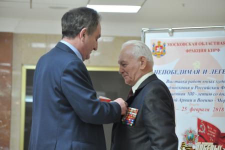 Непобедимая и легендарная. В Московской областной Думе началась выставка юных художников Подмосковья и других регионов России, посвященная 100-летию Красной Армии