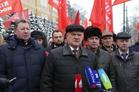 «Русская правда сильней их наглости». Г.А. Зюганов возложил цветы у Кремлевской стены в связи с 75-летием Победы в Сталинградской битве