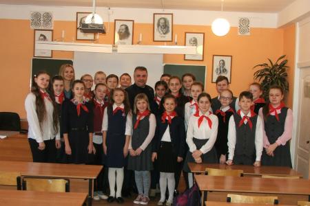 Пионеры Новосибирска рассказали своим сверстникам о пионерах-героях