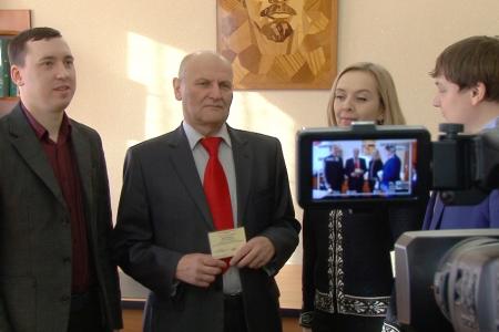 Доверенным лицам Павла Грудинина в Омске вручили удостоверения
