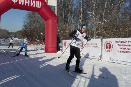 Спортивный клуб КПРФ провел массовый турнир по лыжным гонкам и биатлону в городе Москве