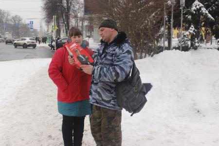 В Ярославле коммунисты провели одиночные пикеты, потому что им запретили провести митинг