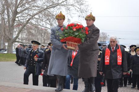 Севастопольские коммунисты отметили столетие Советской Армии и Военно-Морского Флота
