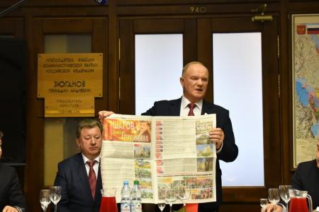 Г.А. Зюганов наградил потомков полководцев Победы. В церемонии принял участие П.Н. Грудинин