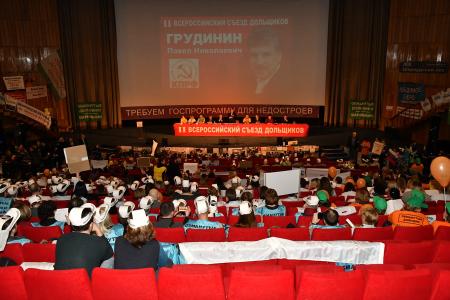 Чиновники должны работать для людей