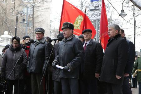 Г.А. Зюганов и П.Н. Грудинин открыли памятную доску Маршалу Советского Союза В.Г. Куликову в Москве