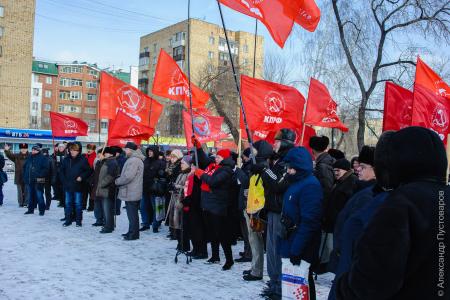 "Непобедимая и легендарная". Митинг красноярских коммунистов
