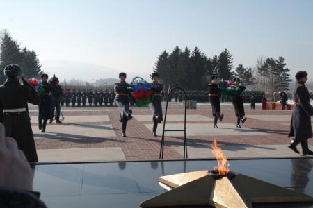 В день100-летия Рабоче-крестьянской Красной Армии коммунисты Забайкалья возложили цветы к Вечному огню