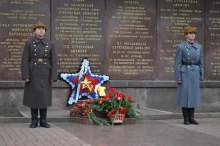 Севастопольские коммунисты отметили столетие Советской Армии и Военно-Морского Флота