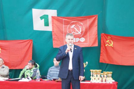 В честь столетия Красной Армии Ульяновский обком КПРФ организовал праздничный митинг и спортивные турниры
