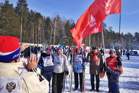 Казань. На «Лыжне России» с красными флагами!