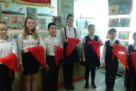 Владивосток. Мы, пионеры нашей страны, славной традиции будем верны! (Отзыв пионерки  Ани Ляпиной)