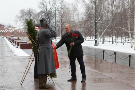 «Русская правда сильней их наглости». Г.А. Зюганов возложил цветы у Кремлевской стены в связи с 75-летием Победы в Сталинградской битве