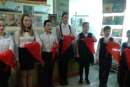 Владивосток. Мы, пионеры нашей страны, славной традиции будем верны! (Отзыв пионерки  Ани Ляпиной)