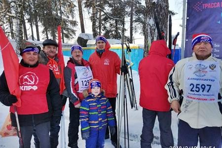 Казань. На «Лыжне России» с красными флагами!