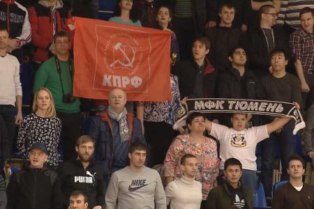 Тюменская область. Болельщики вывесили баннер в поддержку Грудинина на матче чемпионата России по мини-футболу