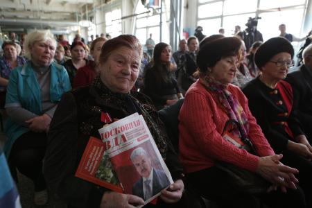Состоялась встреча Павла Грудинина с рабочими Павлово-Посадской платочной мануфактуры