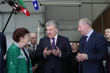 Состоялась встреча Павла Грудинина с рабочими Павлово-Посадской платочной мануфактуры