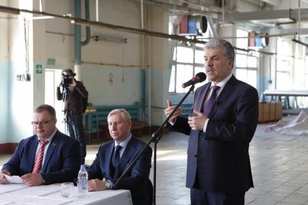 Состоялась встреча Павла Грудинина с рабочими Павлово-Посадской платочной мануфактуры