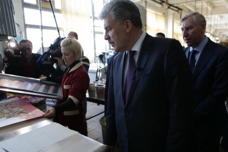 Состоялась встреча Павла Грудинина с рабочими Павлово-Посадской платочной мануфактуры