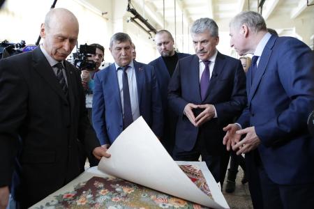 Состоялась встреча Павла Грудинина с рабочими Павлово-Посадской платочной мануфактуры
