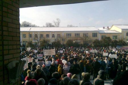 В подмосковном Волоколамске на митинг против свалки «Ядрово» вышли более пяти тысяч человек