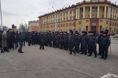 ИА REGNUM: Четыре тысячи митингующих в Кемерово требуют отставки Тулеева