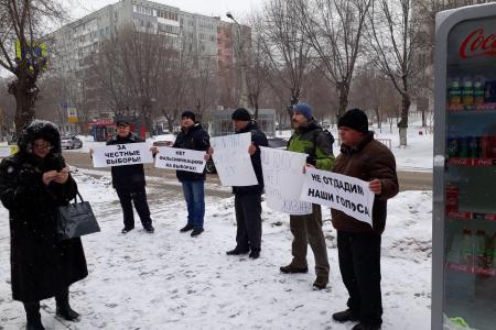 В Волгограде прошли красные пикеты "За честные выборы"