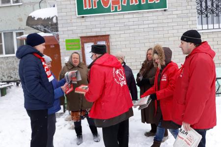 Коммунисты Рязани организуют выезды мобильных агитгрупп в сельские районы области